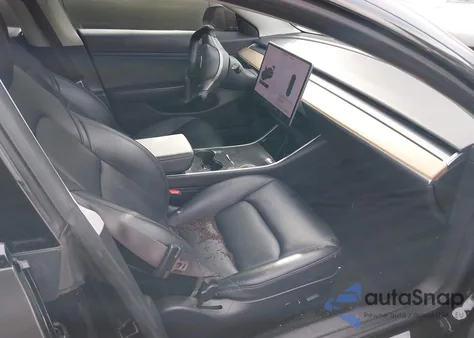 2018 Tesla Model 3 Long Range/Performance z USA, uszkodzony, nr VIN 5YJ3E1EB2JF090334